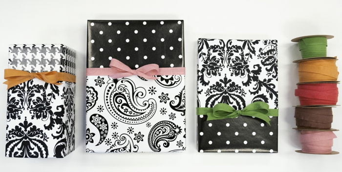 čierne štýlové balenie s farebnými stuhami, rôzne motívy - darčeková krabička