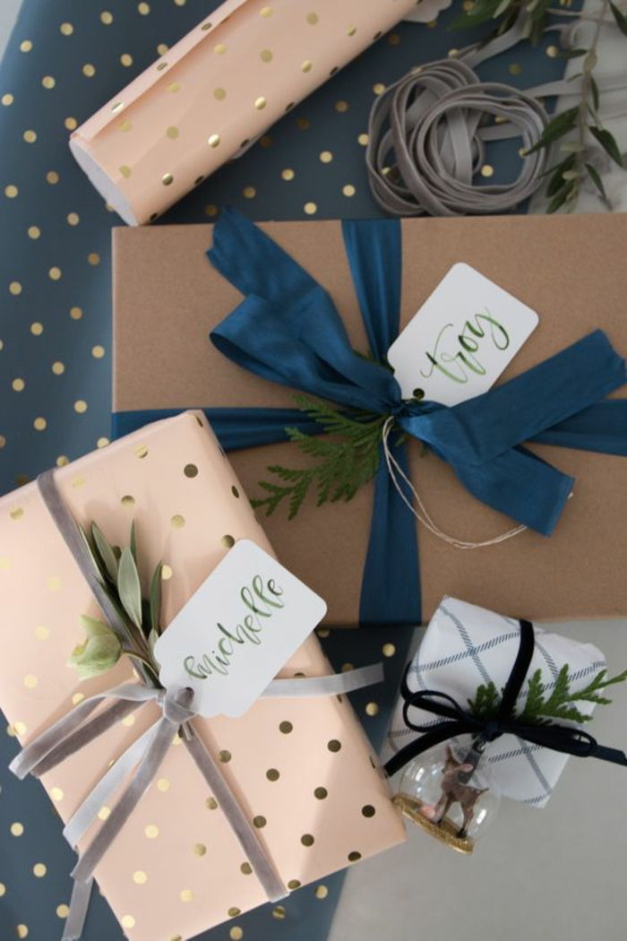 Dva nápady na vianočné darčeky - balenie s prúžkami a stuhami - zdobenie darčekov