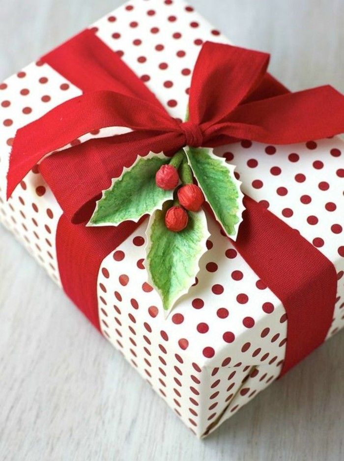 geschenkverpackung-dovanų dėžutėje-pakavimas-in-raudona-ir-Wei