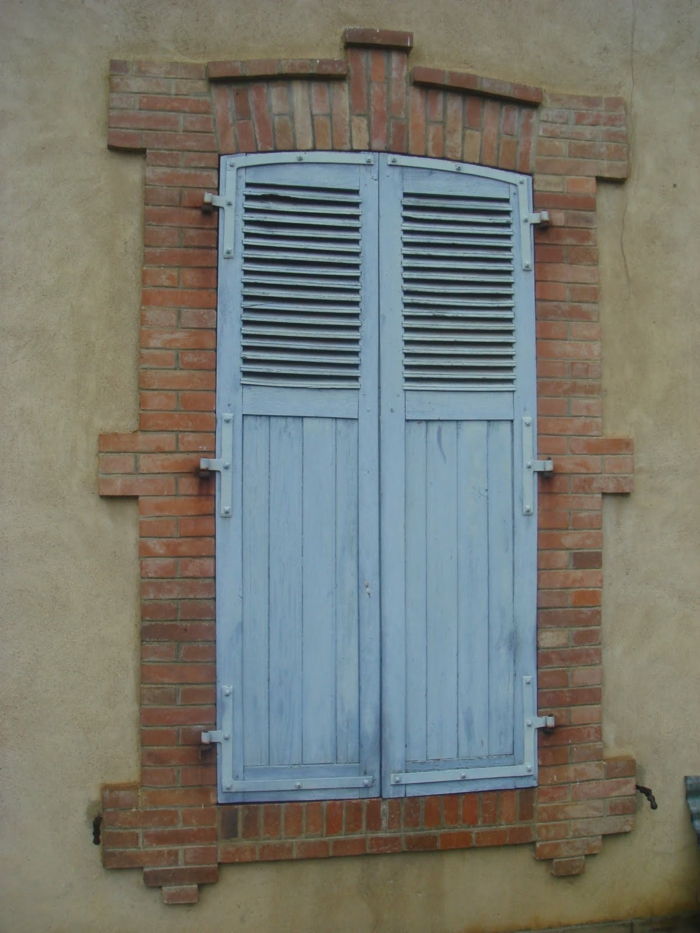 chiuso la finestra-Otturatore di legno blu