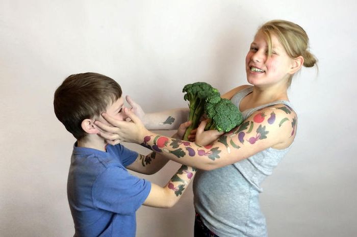 doi frați au aceleași tatuaje de legume - motive de tatuaj frate