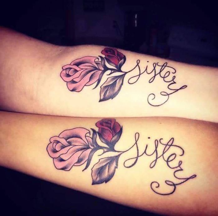 Tatuaj pentru două surori cu inscripție și trandafir - simbol pentru surori