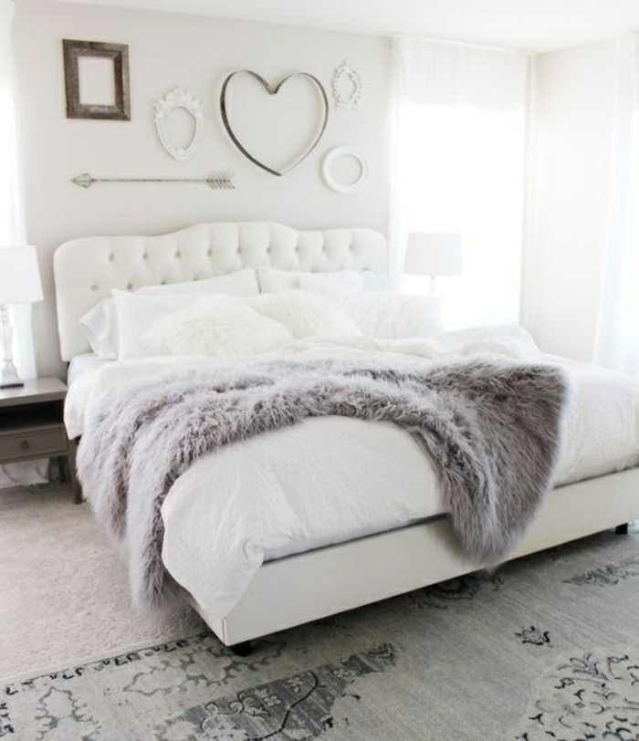 ontwerp-slaapkamer-wit-bed-hart-grijs-carpet-modern