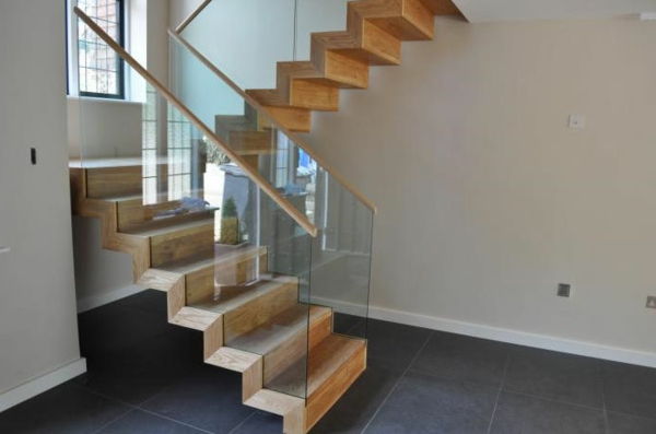 suvynioti laiptai - pastatytas gražus dizainas - stiklo reljefas