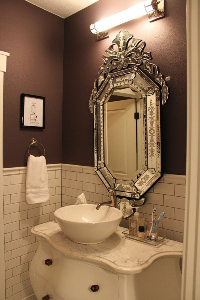 glänsande-barock-spegel-i-vitmålad