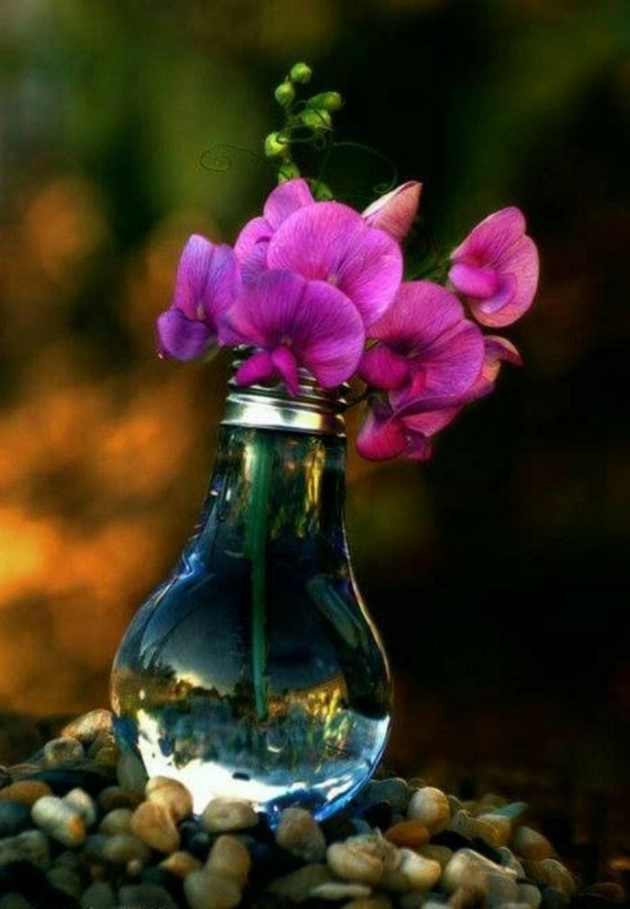 DIY váza starých hrušiek s ružovými kvetmi, jarná výzdoba