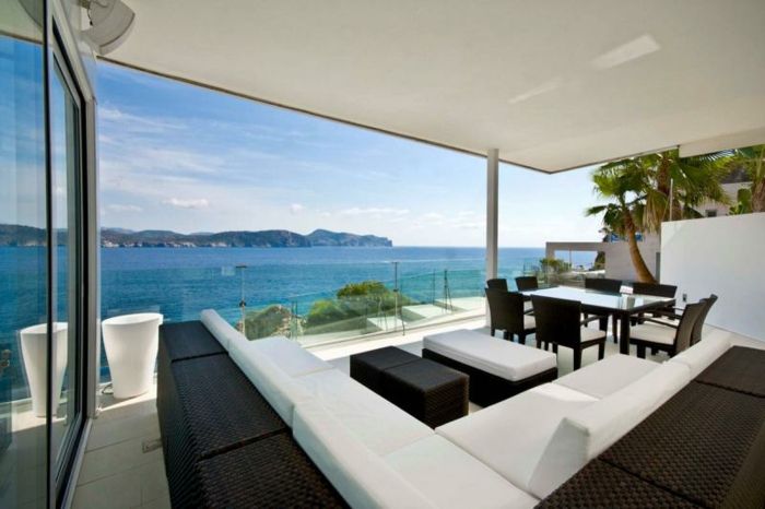 sklenená stena, terasa-ultra-moderné kusy nábytku