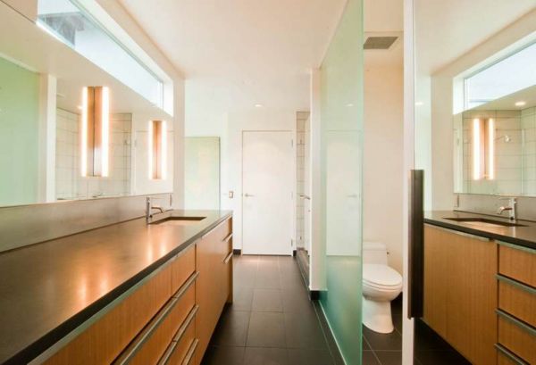 glasdörrar-i-badrum och vackra skåp