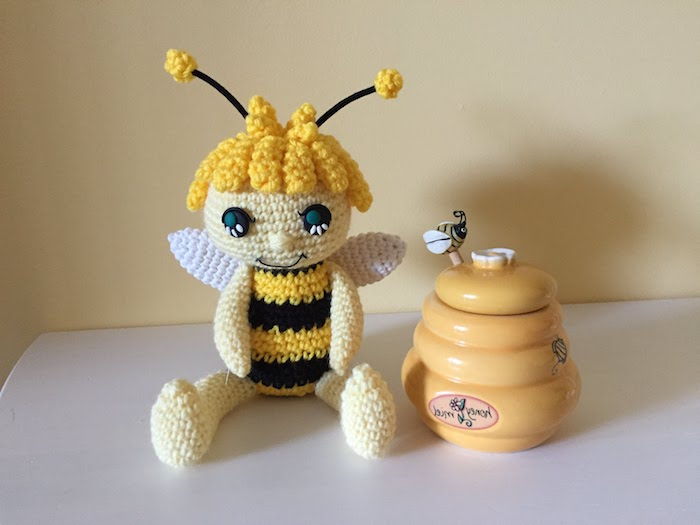 sladká včielka z filmu Bee Maja s modrými očami - Amigurumi začiatočníkov