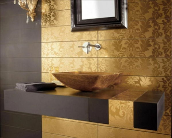 aukso spalvos sienos vonios aukso
