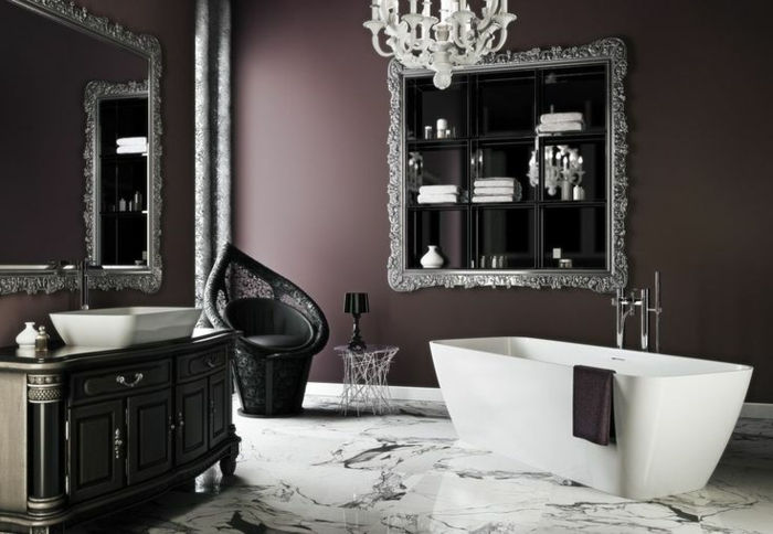 Mobilier de baie gotic în alb și negru, măgar negru, cada albă, oglindă mare