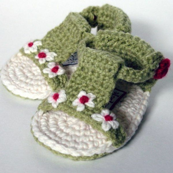 verde-bebê sandálias-com-flores-de crochê bela-idéias-crochet-de-baby-crochet-grande-design-häkeln-