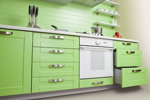 tenta verde în bucătărie - dulapuri și sertare