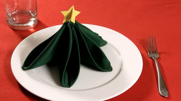 Grønn Chic-serviett-bretting-juledekorasjon