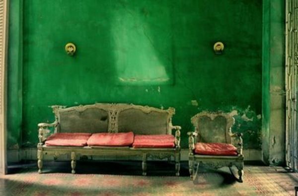 verde-perete în camera de zi - design aristocratic