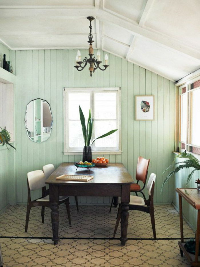Yeşil duvar renk Eşsiz bir tasarıma sahip bazında yemek odası-in-a-penthouse