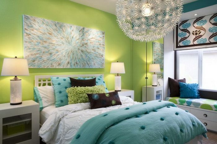 zielony kolor ściana lampa wisząca-on-the-bed-w-a-sypialni