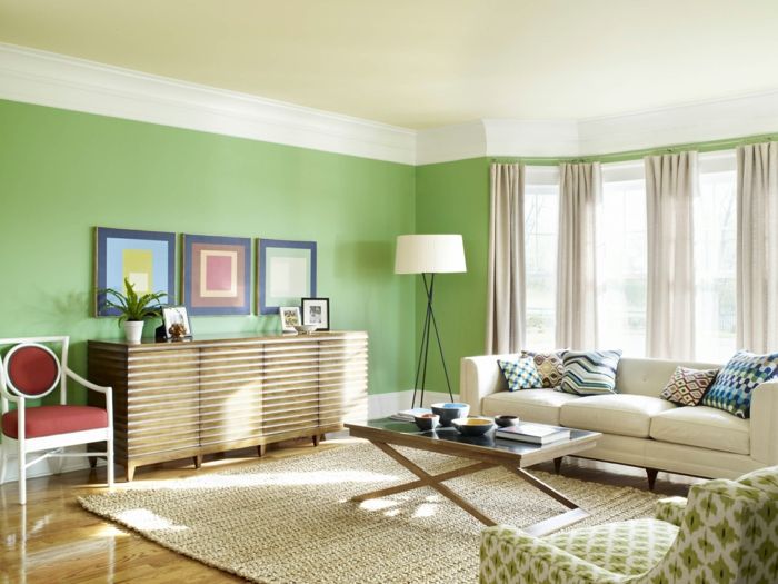 green-wall-in-kolor jasnego salonu