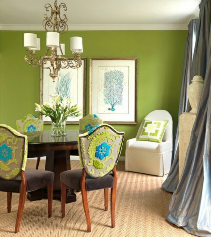 zielony kolor ściankami dwa obrazy-an-der-ścianie in diningroom