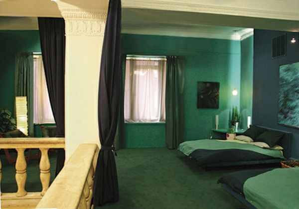 zelena stena načrtovanje za spalnico-temno-oprema