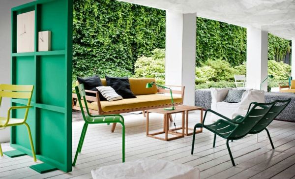 zelena-lesena soba-predelna stena - terasa