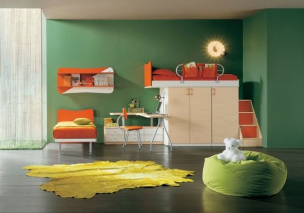 Gråvegg-design-i-ungdoms-rom-møbler i oransje
