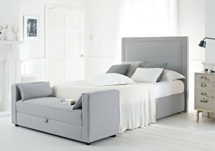 gri-tasarım-of-the yatağında beyaz-yatak-rahat bir ortam