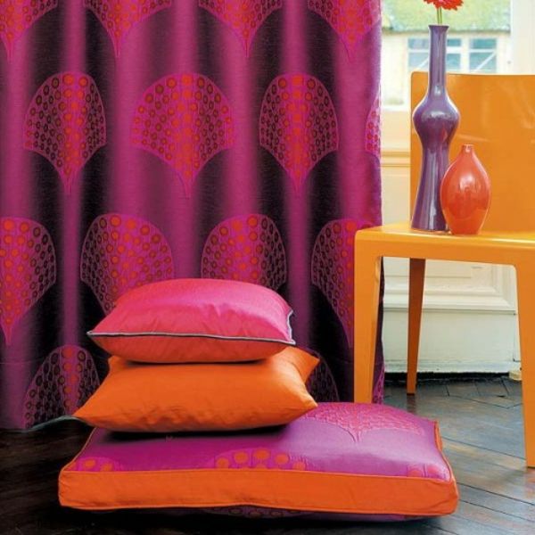 ryškios spalvos-už rytines sėdynes-pagalvėlės-įdomūs, ryškūs užuolaidos
