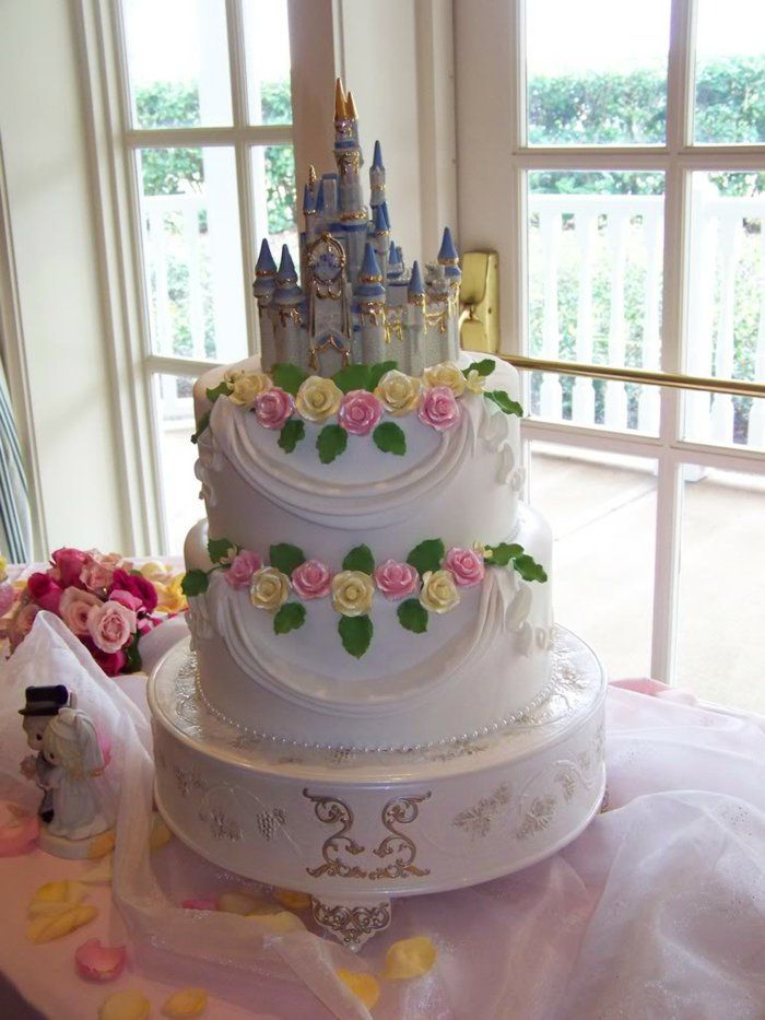 stile grande torta nuziale-in-Disney