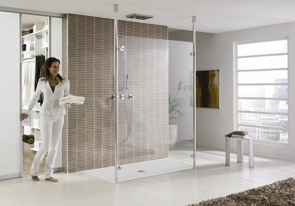 veľký prízemný sprchový vstavaný ultra moderný dizajn