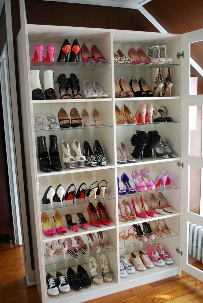 grande armadio-per-donne-con-molti-shoes