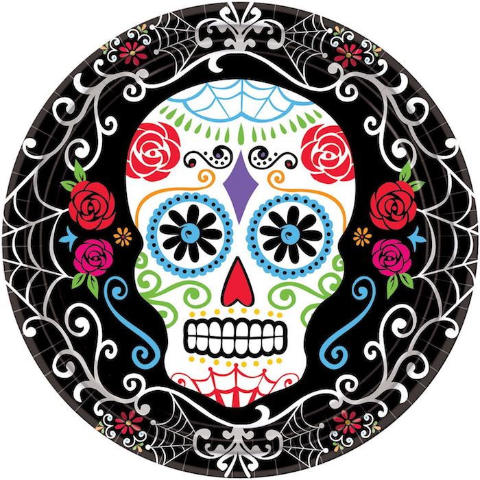 O tatuaj cu craniu mexican, cu un craniu mare alb, cu doua trandafiri rosii si trandafiri mov, flori negre si o panglica alba