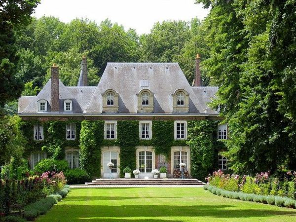 big-house-s-veľkou záhradné klasickej architektúre