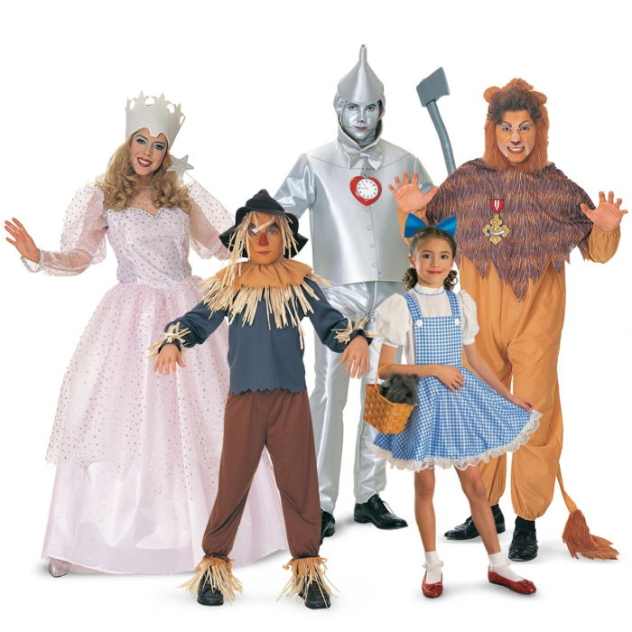 Grupo de fantasias com os heróis do Mágico de Oz