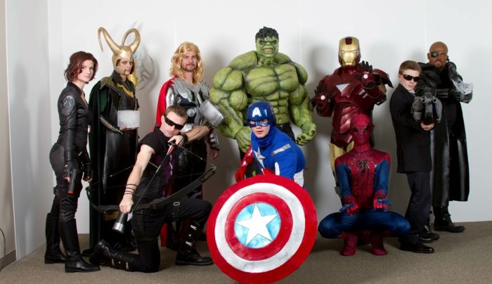 stále vtipné kostýmy skupiny od Avengers - skvelý nápad na fashing