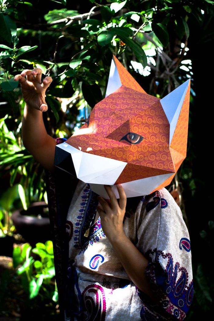 Cadılar Bayramı'nı kendiniz yapın - kartondan turuncu renkte bir tilki maskesi yapın