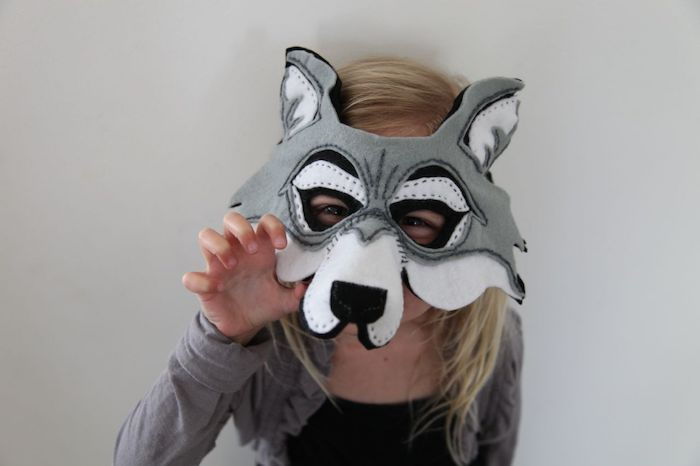 bir dişi kurt gri bir maske - çocuklar için Cadılar Bayramı maskesi yapmak