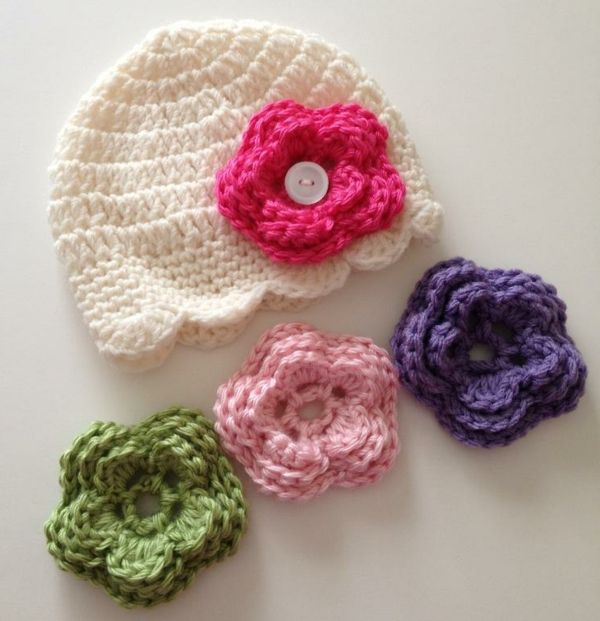 Tığ ile-güzel-in-farklı-renklerde çiçekler-bebek kap-crochet-