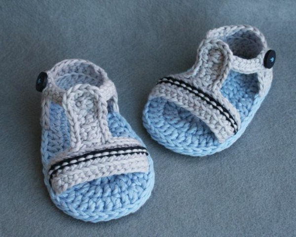 crochet-de-baby-crochet-bebê sapatos-com-bela-design - em azul