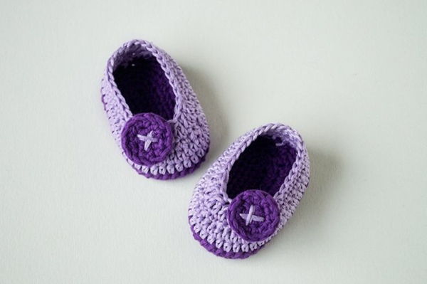 nėrimo-už-kūdikis-nėrimo-baby batai-su gražia projektavimo-in-violetinė