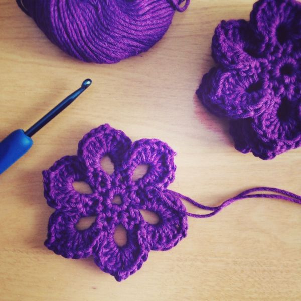 croșetat-frumos-creative-croșetat-flori-in-violet