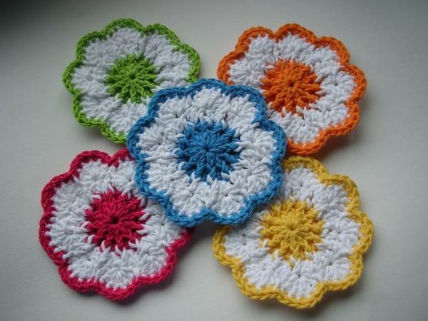 croșetat-frumos-creative-croșetate flori - în diferite culori-