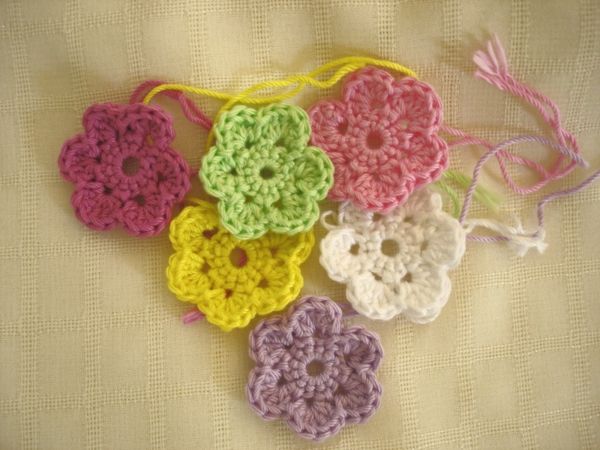 kvačkanje-lepa-ustvarjalne-kvačkanje cvetje - v drugačno-barvah