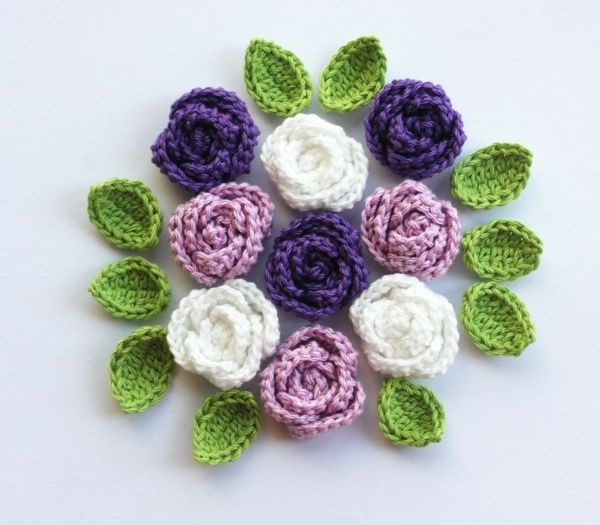 haak-mooie-creative-haak-bloemen - rozen-in-purple-en-witte bloemen Crochet