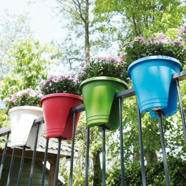 kabinti-balkonpflanzen-spalvingi puodeliai
