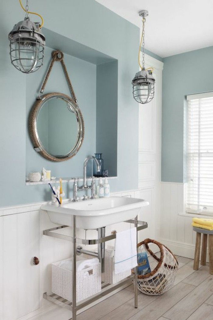 Visí Round-mirror-an-der-in-kúpeľňa-umývadlo-own-build-modro-wall