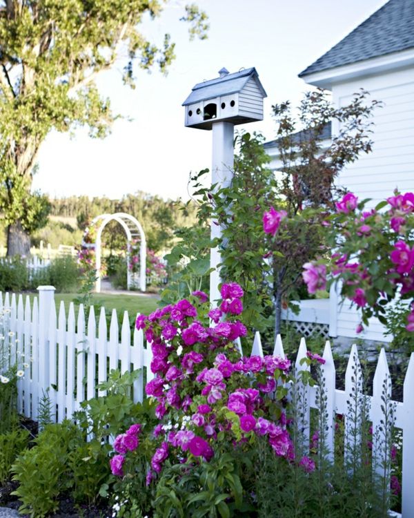 -hölzerner-belo-leseno ograjo Oblikovanje vrtov