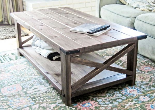DIY houten tafel in de woonkamer