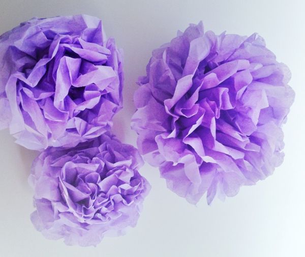 gana-violetinės gėlės iš krepinio popieriaus keičiamas