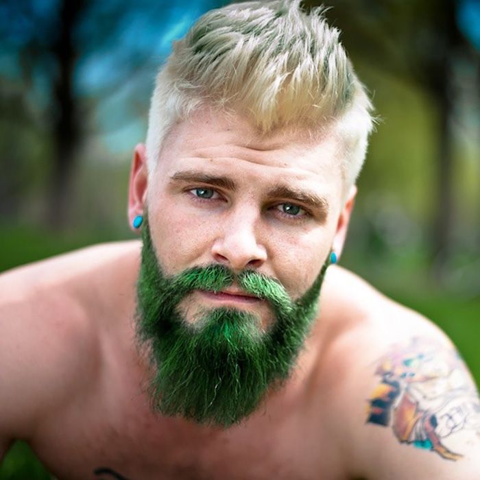 păr bărbați barbati barba barbă verde tatuaj blond om pe brațul stâng colorat idee tatuaj